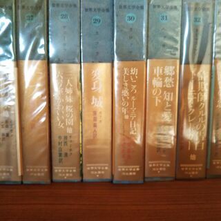 世界文学全集100冊　本棚付きの画像