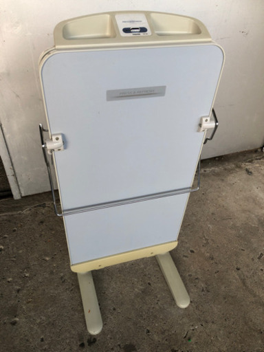 東芝 ズボンプレッサー 動作確認済