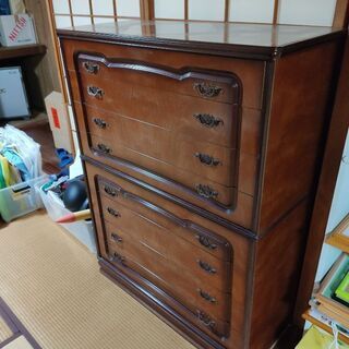 0円　レトロなタンスの画像