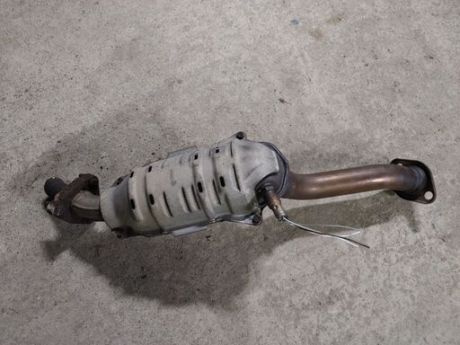 フィット GD1 触媒 L13A　キャタライザー フロントエキゾーストパイプ　純正マフラー　触媒コンバータ　FIT O2センサー