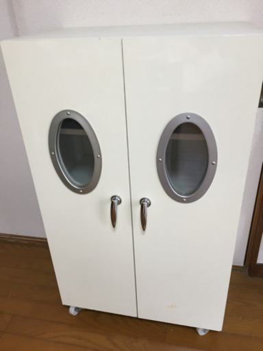 日本製のキャビネット