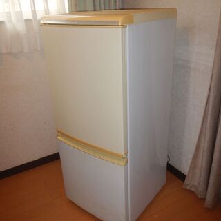 画像の135ℓ冷凍・冷蔵庫を無料で差し上げます。の画像