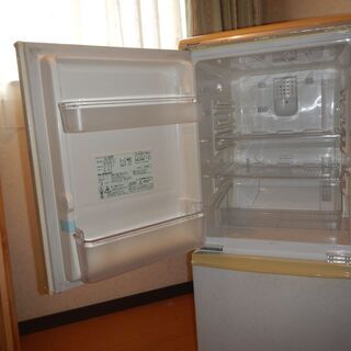 画像の135ℓ冷凍・冷蔵庫を無料で差し上げます。の画像