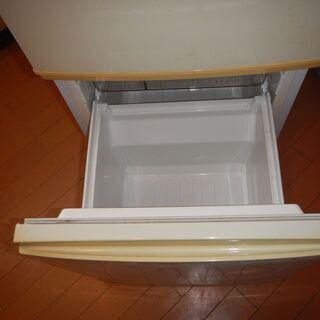 画像の135ℓ冷凍・冷蔵庫を無料で差し上げます。の画像
