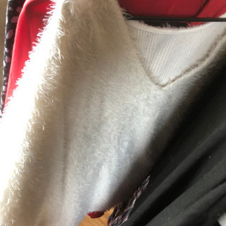 大きい服 断捨離のため、新品同様、数回しか着ていない服の画像