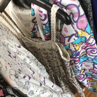 大きい服 断捨離のため、新品同様、数回しか着ていない服の画像