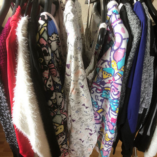 大きい服 断捨離のため、新品同様、数回しか着ていない服の画像