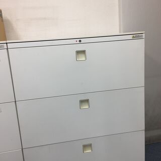 スチールキャビネット（アイボリー）の画像