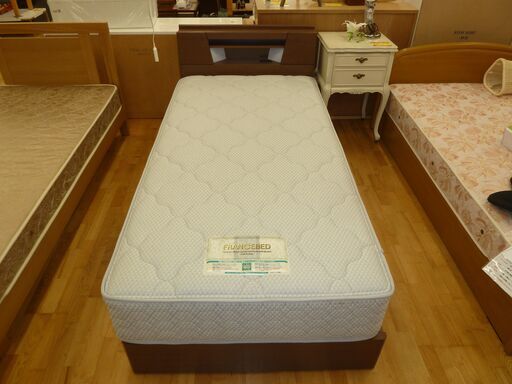 k134☆ニトリ＋フランスベッド☆シングルベッド☆照明、引き出し収納、コンセント付き☆厚マットレス25センチ☆近隣配達、設置可能