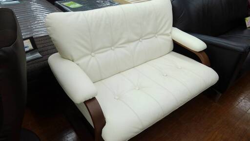 【お値下げ致しました！！】富士ファニチャー ２Pソファ 幅123cm 奥行74cm 高さ42cm