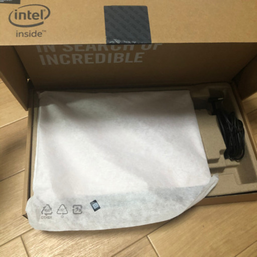 ノートパソコン　ASUS  E210MA