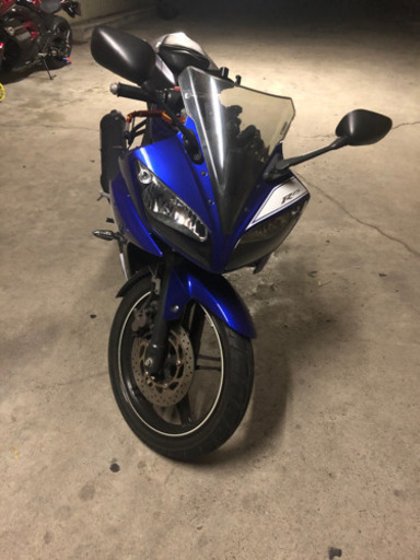 YZF-R15 グリップヒーター、USB充電、ヘルメットホルダー、多機種対応スマホスタンド付き