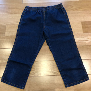 トップスとデニムレギンスの画像