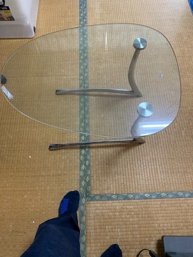 ガラスローテーブル