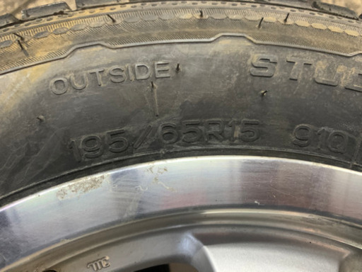 ほぼ新品スタッドレス　195 65 15