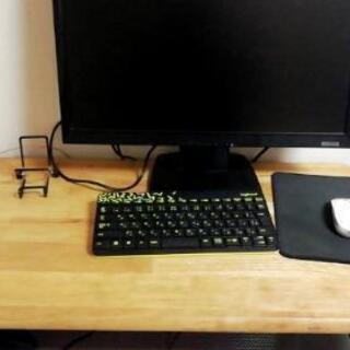 自作パソコンと5.1chサラウンドスピーカーセットの画像