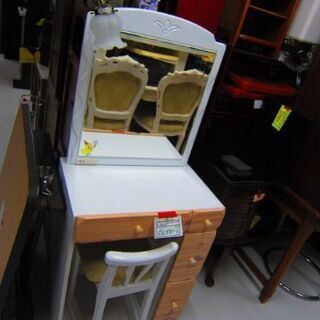 6000円→4000円ジモティ割。　白色ドレッサー＆イス　お持ち...