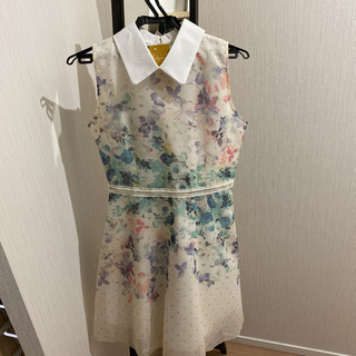 花柄ワンピース