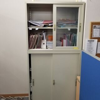 オフィス家具　棚　扉と鍵付き 【上下セット】