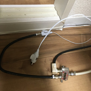 TV差し込みコンセントの無い部屋でTVが見えます。　分配器付きの画像