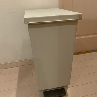 《引取者決定》無料　ゴミ箱(45ℓ用) 2個