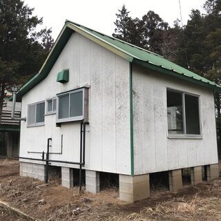 とても静かな住宅地です。高床式のお家です。