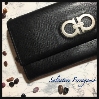 [Salvatore Ferragamo]二つ折り長財布 黒 フ...