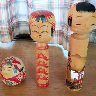 鷹ぽっぽ、こけし、だるま雛？民芸品一式の画像