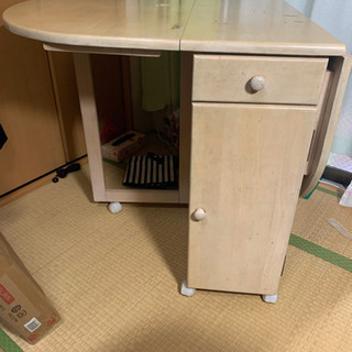 テーブルと椅子4脚