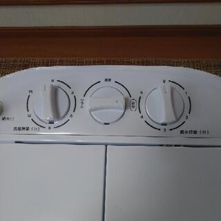 小型二槽式洗濯機　新品同様の画像