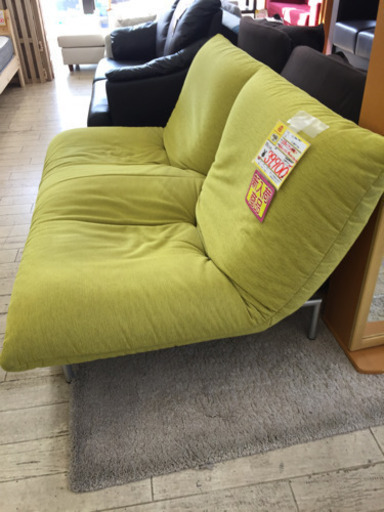 1/28  定価119,700 Ligne roset 2人掛けソファ  イエロー グリーン  座面のソフトな感触は最高のくつろぎ間違