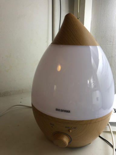 アイリスオオヤマ　加湿器　譲ります。港区南青山まで取りに来れる方(現在取引中)