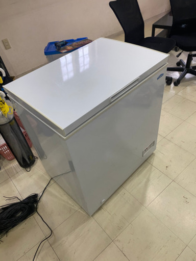 業務用冷凍庫 1万円で売ります