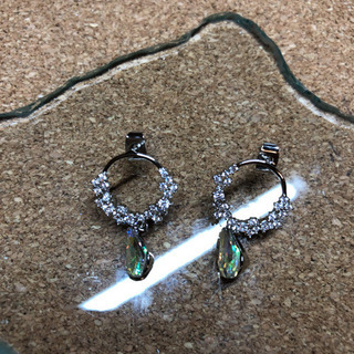 新品　スワロフスキー　ジルコニア　キャッチ式ピアスの画像