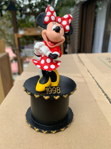 新品！アナハイム ディズニーランド ミニー 生誕７０周年記念置物 世界 357/3000 レア