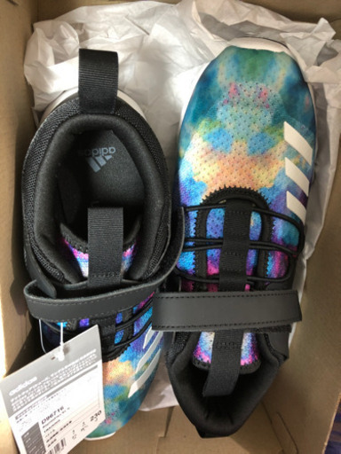 adidasスニーカー