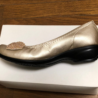 【未使用】イタリコ ITALICO 日本製 楽ちん キラキラリボンモチーフ フラットシューズ　ゴールド23.5 ヒール3.5の画像