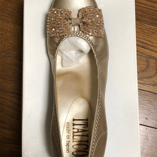 【未使用】イタリコ ITALICO 日本製 楽ちん キラキラリボンモチーフ フラットシューズ　ゴールド23.5 ヒール3.5の画像