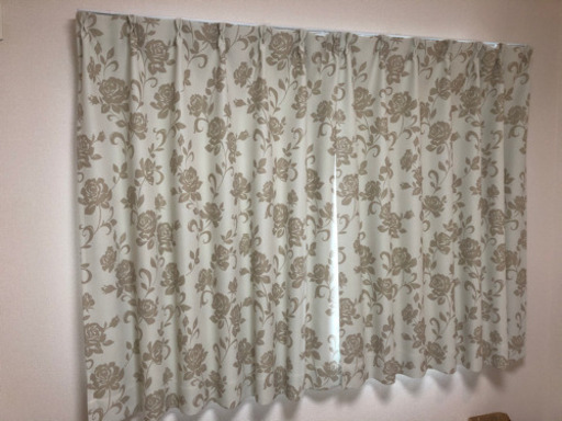 花柄のカーテン　短いver 1,500円から値下げしました！
