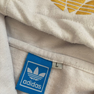 adidas パーカーの画像