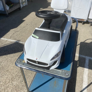乗用玩具 マセラティ！キッズカー 足蹴りタイプ