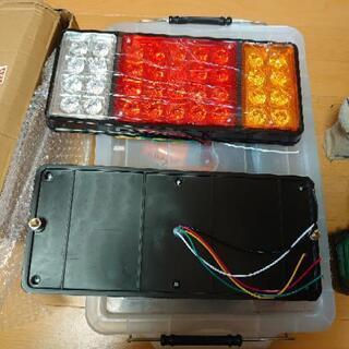【受け渡し者決定しました】汎用テールランプ新品　12V 