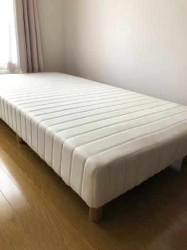 シングルベッド　マットレス脚付き