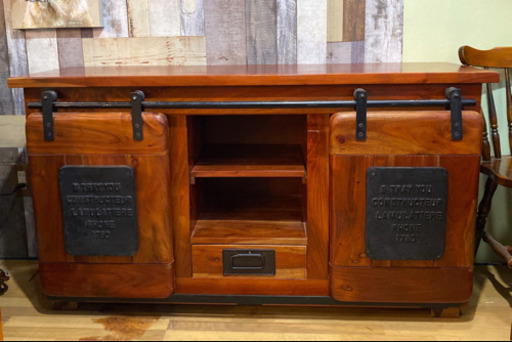 【決定しました】木製 サイドボード アイアンプレート付き スライド式ドア 収納家具 ヴィンテージ 西海岸 アメリカン