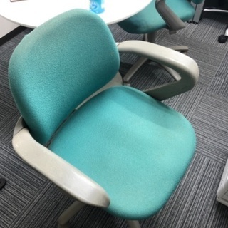 【無料】池袋・白の丸テーブル&椅子の画像