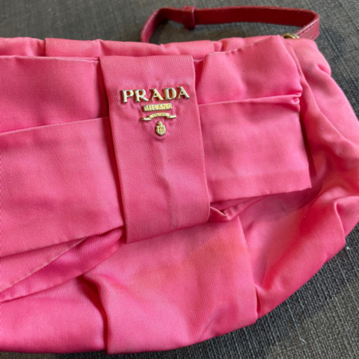 PRADA ポーチ　譲ります