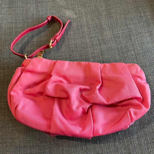 PRADA ポーチ　譲ります