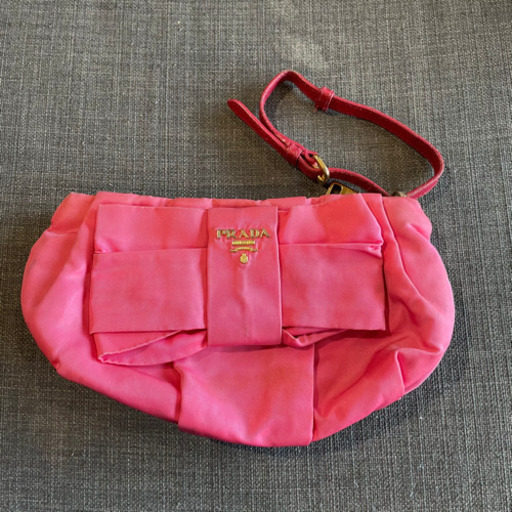 PRADA ポーチ　譲ります