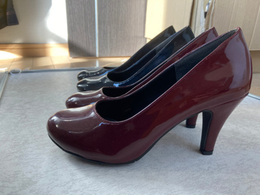 美品❗️エナメル質のかわいいパンプス