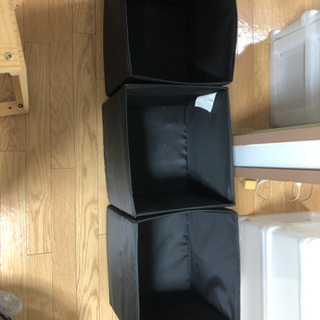 ３段衣装ケースと小物入れ＋お洒落な棚の画像